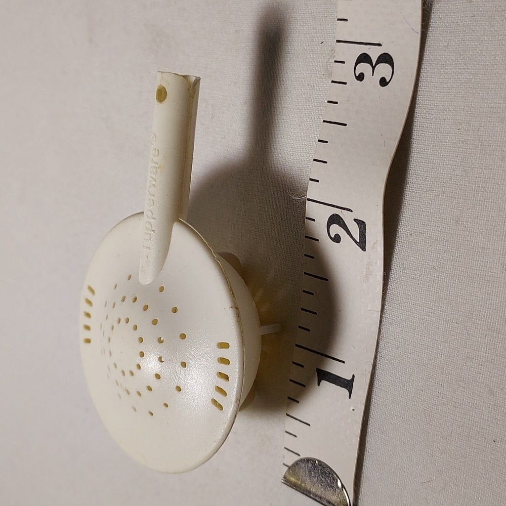 Vintage Tupperware Colander Key Chain - Picture 2 of 5